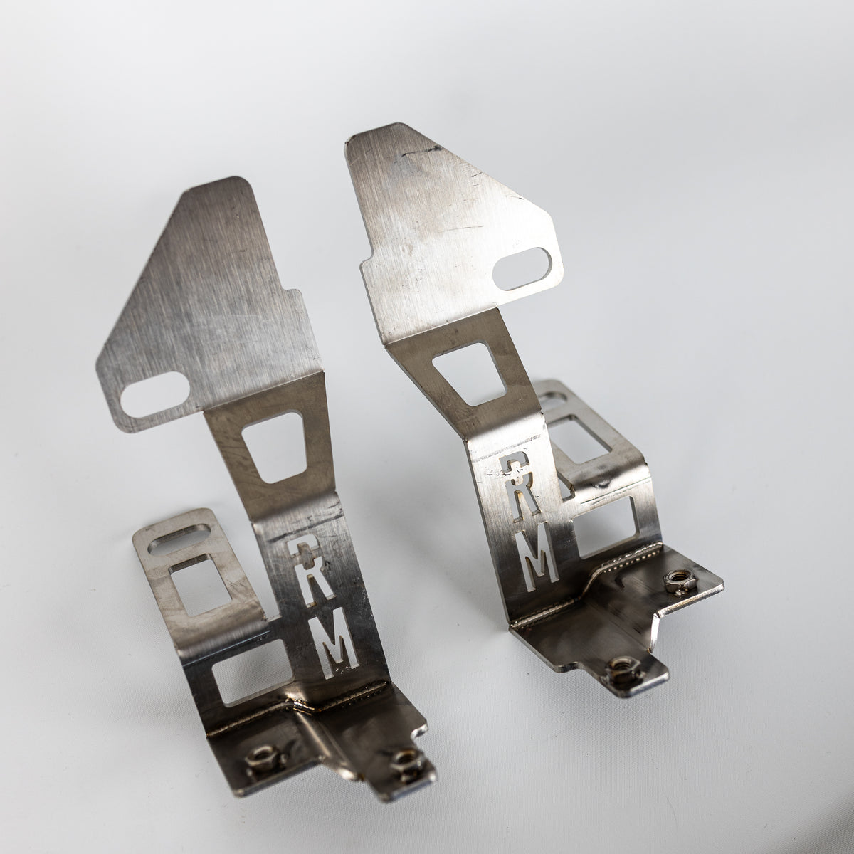 Pair of stainless steel chassis-mounting brackets for the BMW F87 M2 Competition front splitter