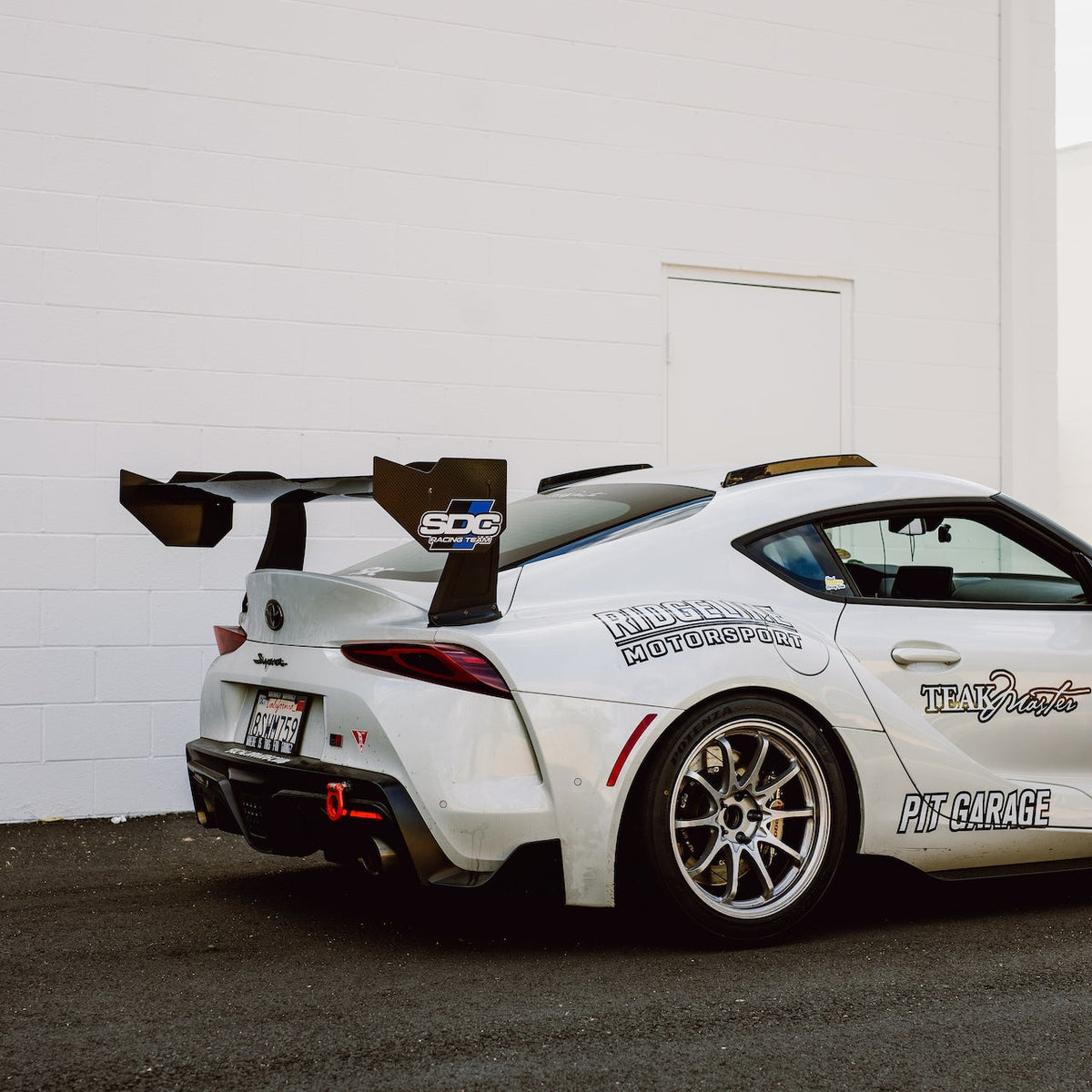 Toyota GR Supra with GT4+ RS centerline roof fin and 1600 mm carbon fiber rear wing